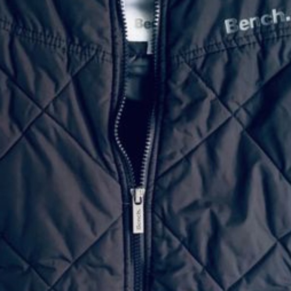 🖤BENCH Sleeveless quilted Black Jacket with Grey Tuque 🖤 - Picture 5 of 10